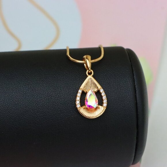 "Teardrop Pendant with White Rainbow Stone and Gold Frame Design, XPPT1686 - Picture 4 of 13